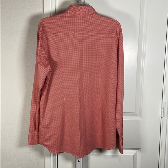 Mizzen+Main Red checkered Button Down Shirt Sz. L - Picture 6 of 9